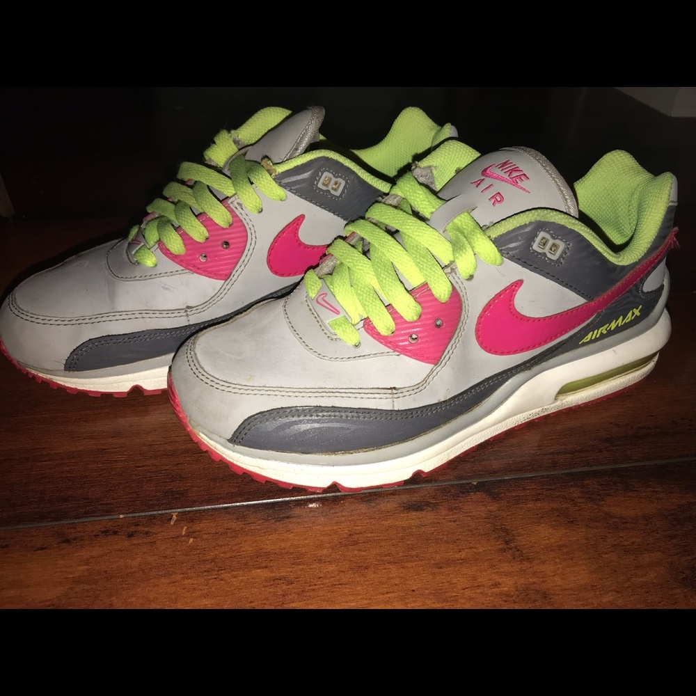 Nike Airmax size 6 but fit like a size 7.
